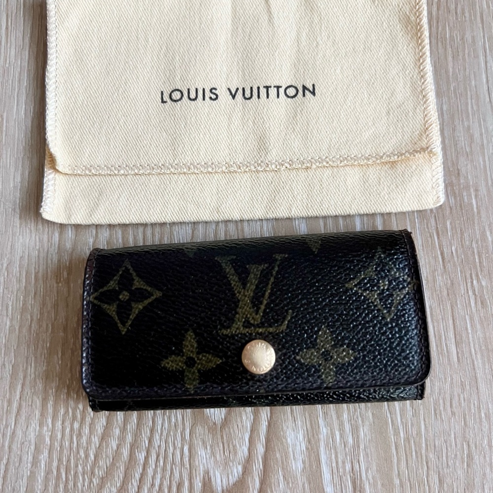 LOUIS VUITTON Monogram Classic Key Cles Holder with dustbag